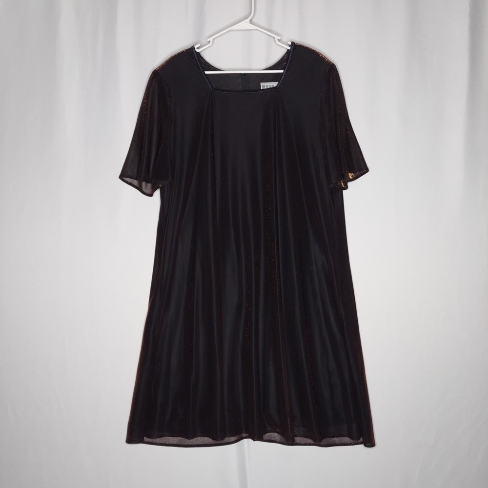 Black Short-Sleeve Velvet Swing Dress